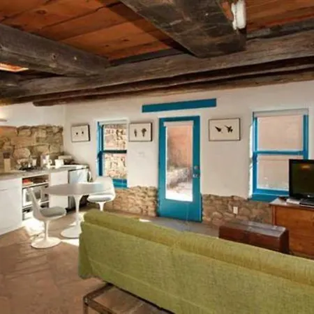 Studio - 10 Min. Walk To Plaza - Hillside Holiday home *